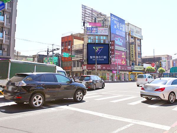 中壢電視牆點位-桃園市中壢區新生路環北路口(國道高鐵交通樞紐)