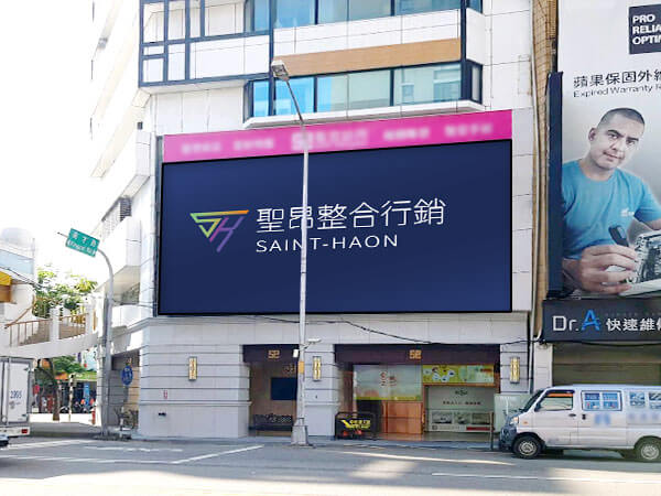 台中電視牆點位-台中市西區公益路(勤美誠品綠園道)