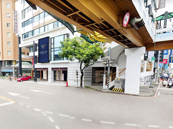 台中電視牆點位-台中市西區英才路(勤美誠品綠園道)